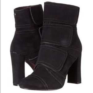 Nicole Miller Artelier Andi Black Suede Boots sz 9
